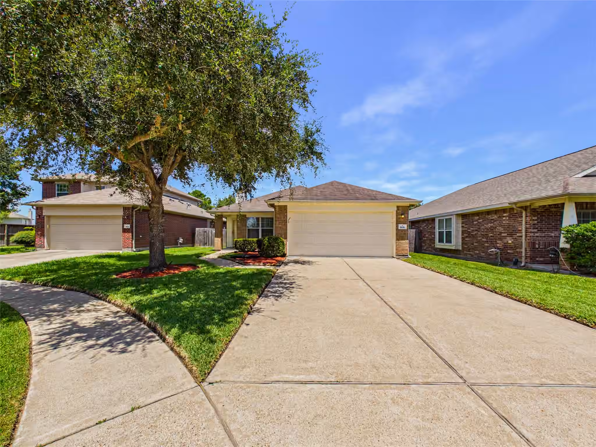 Photo 3 of 806 Rocky Rose Court, La Marque, TX