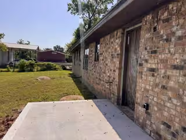Photo 3 of 101 Smilie Crossing, Angleton, TX
