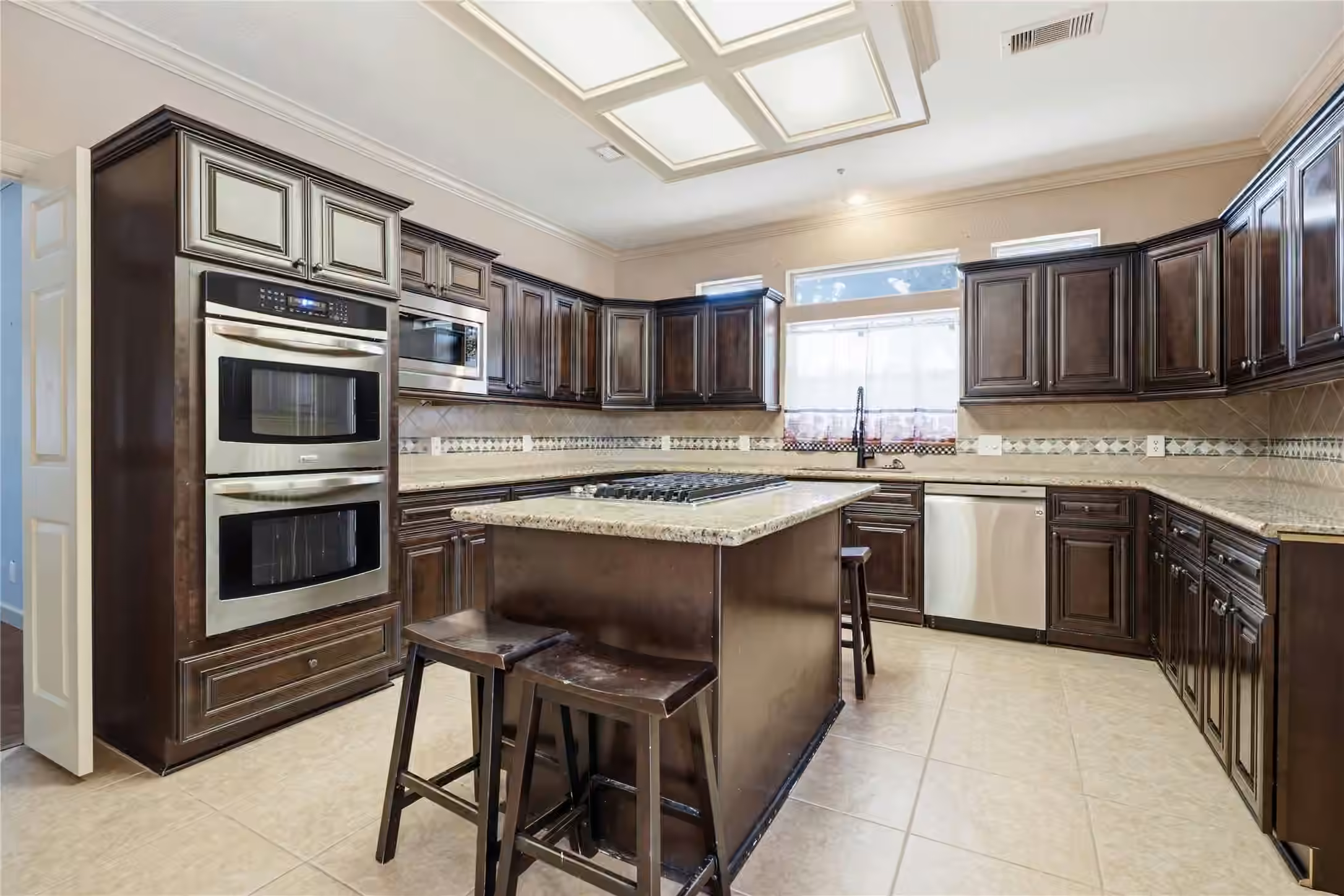 Photo 6 of 708 Bayou Crest Circle, Dickinson, TX