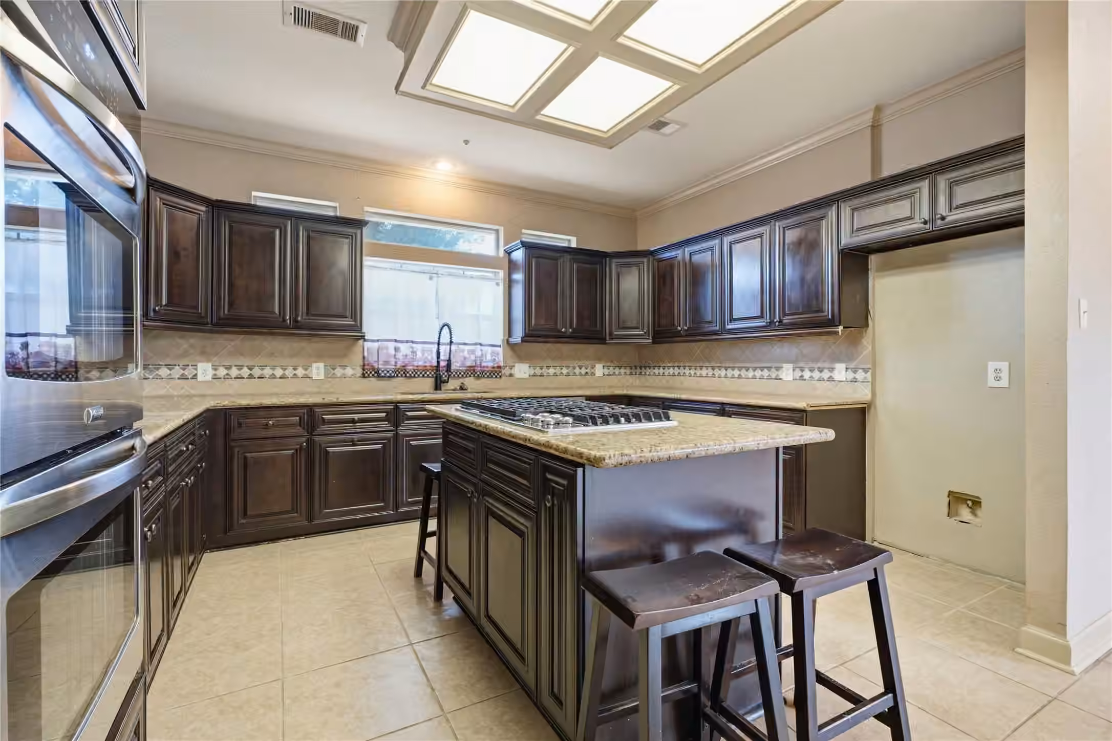 Photo 7 of 708 Bayou Crest Circle, Dickinson, TX