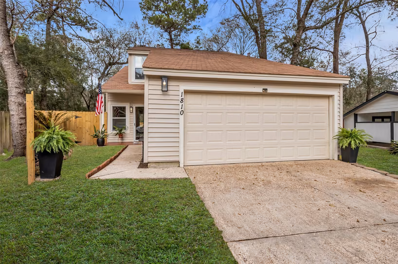 Photo 3 of 1810 N Red Cedar Circle, The Woodlands, TX