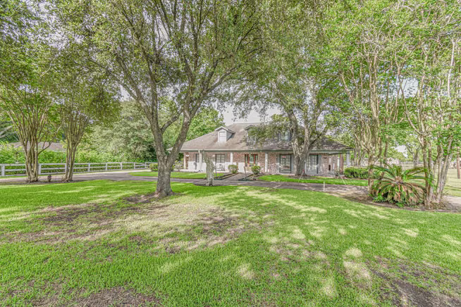 Photo 2 of 4503 Allen Genoa Road, Pasadena, TX