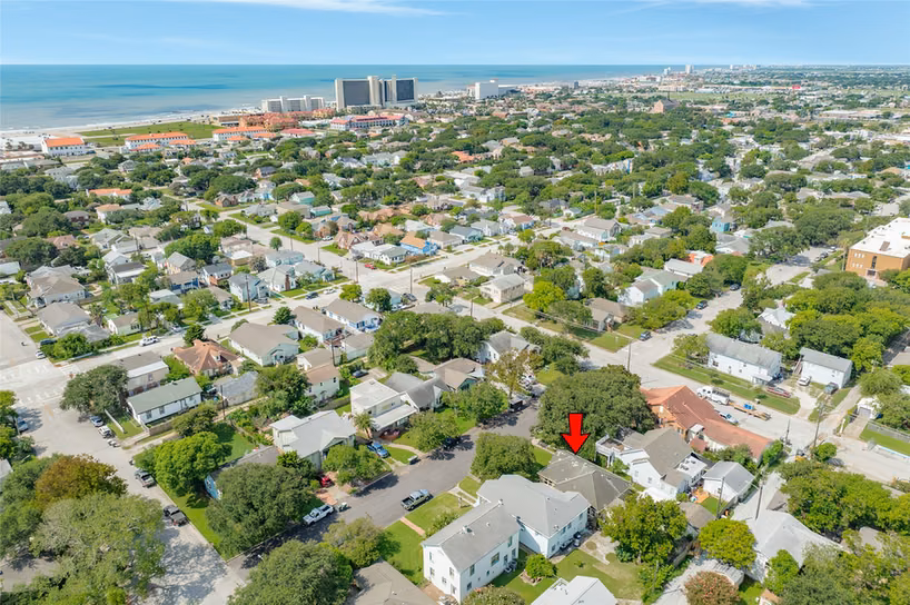 Photo 4 of 4618 Avenue R 1/2, Galveston, TX