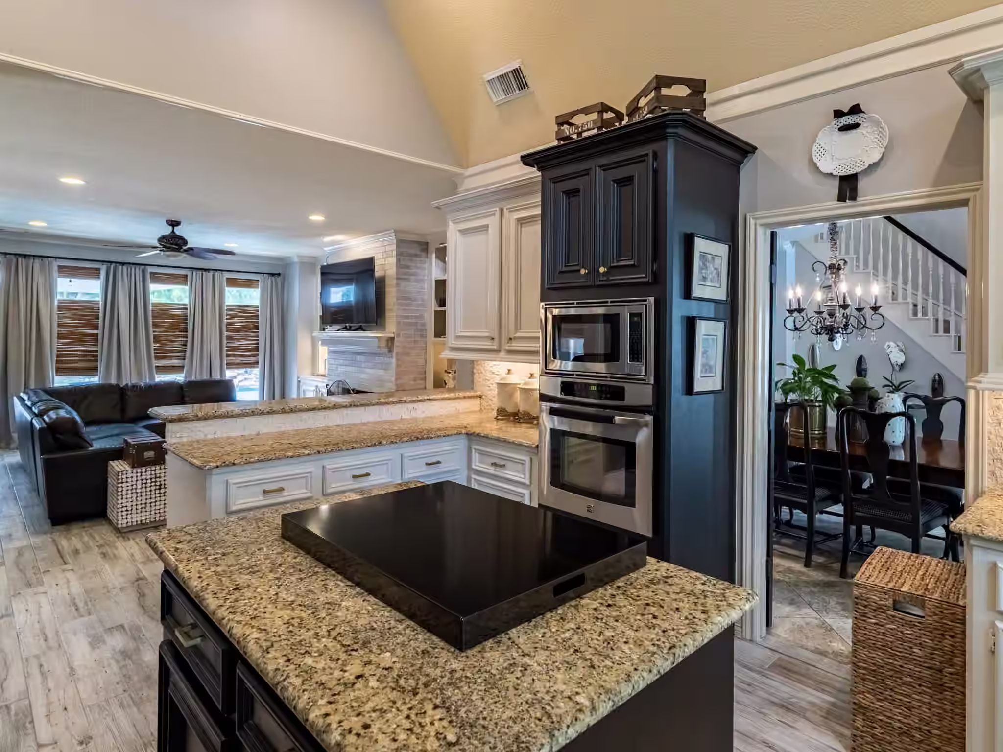 Photo 4 of 14706 Sandy Creek Drive, Houston, TX
