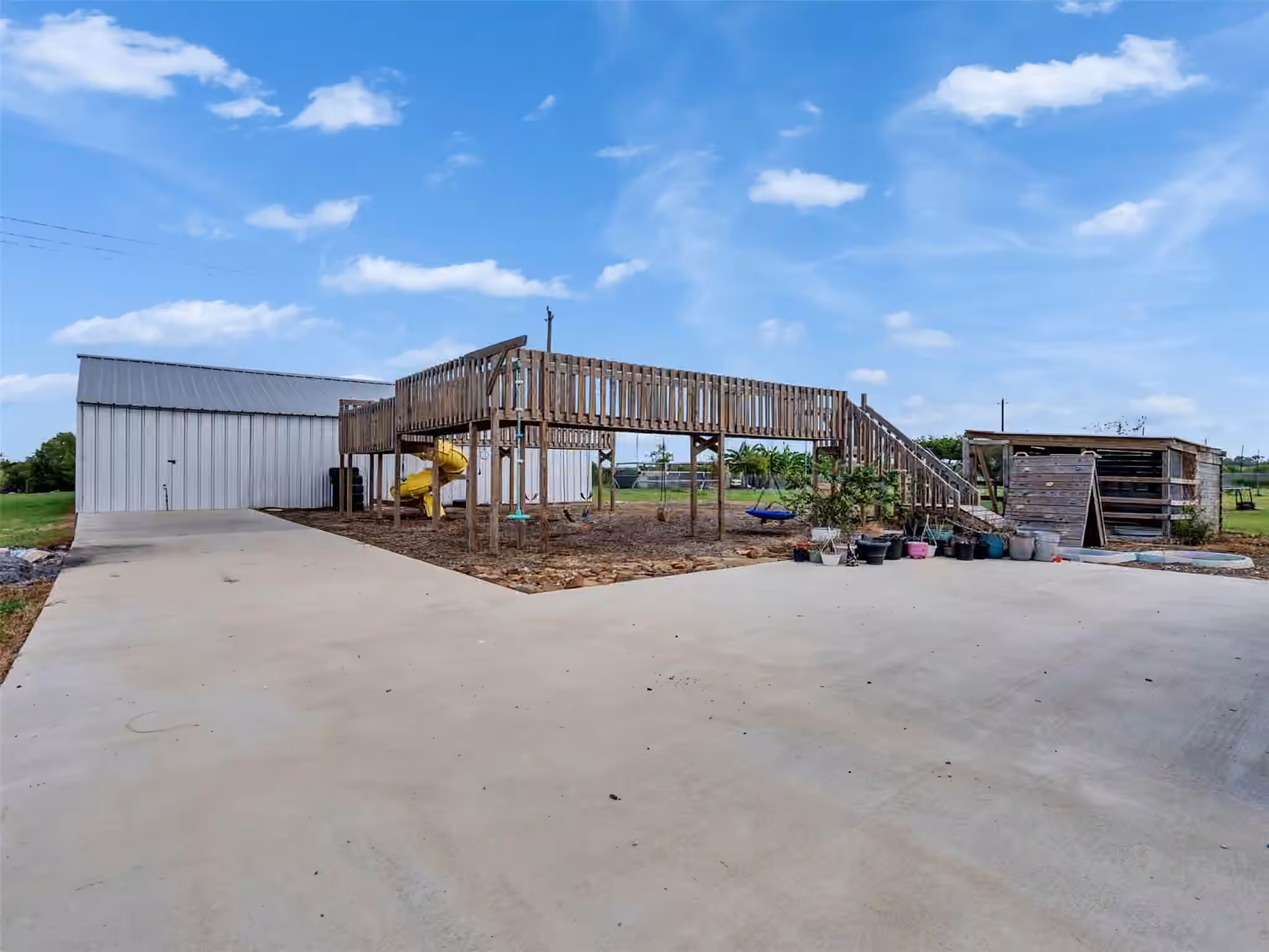 Photo 4 of 8802 Los Robles Avenue, Alvin, TX