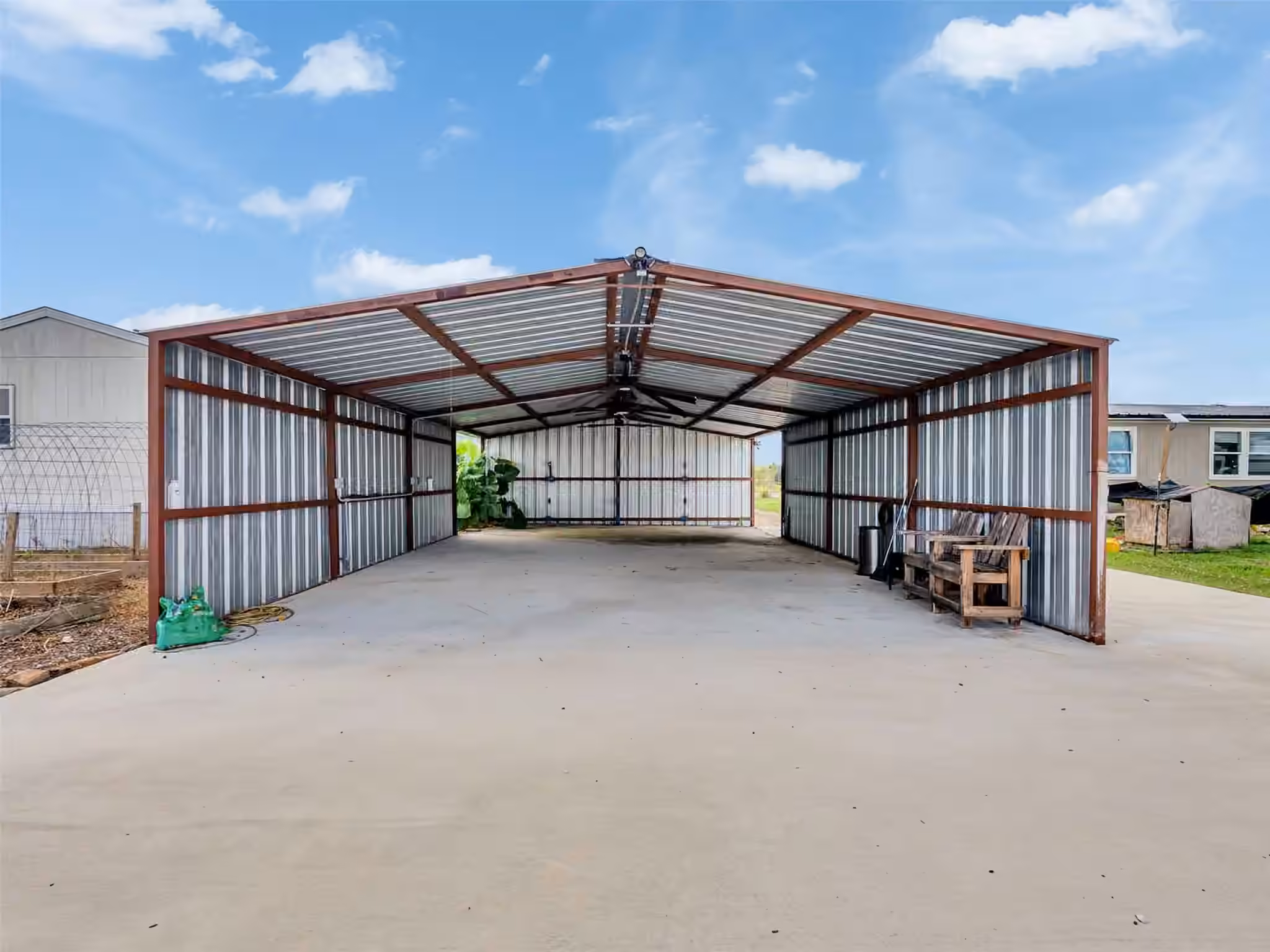 Photo 5 of 8802 Los Robles Avenue, Alvin, TX