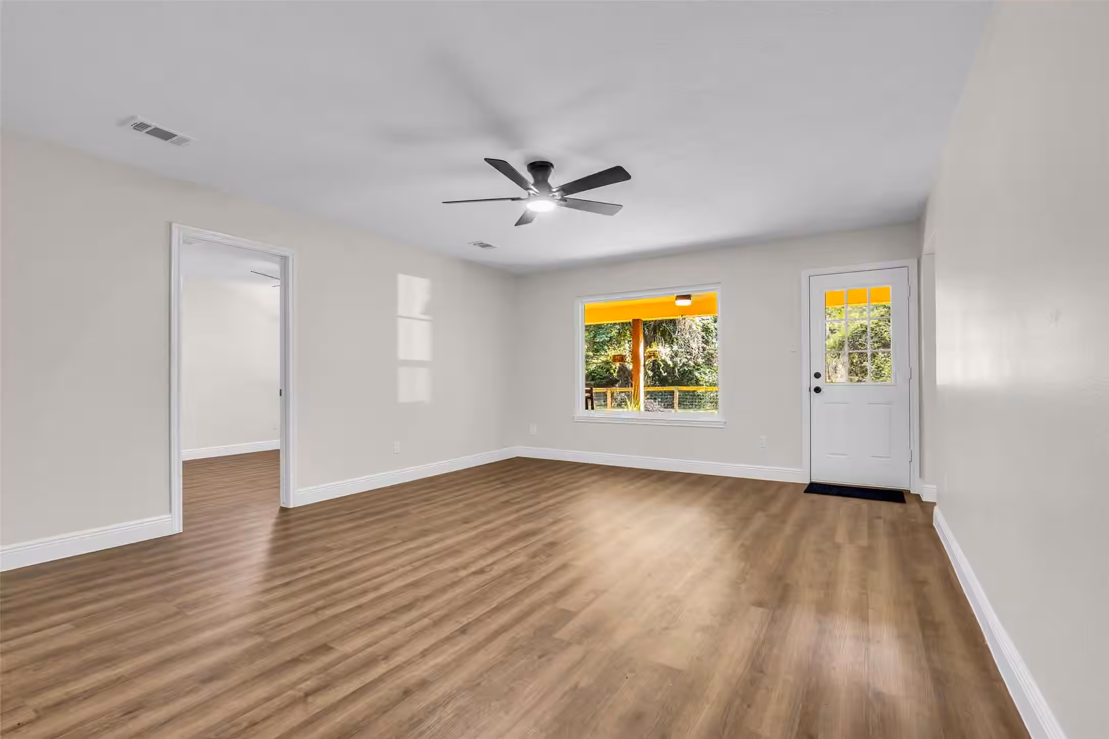 Photo 4 of 5945 Sinclair Drive, Montgomery, TX