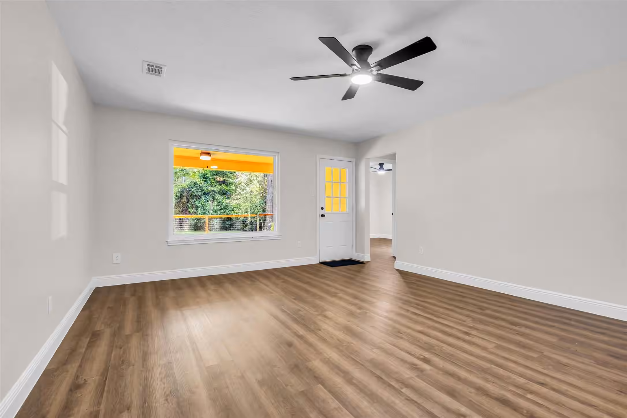 Photo 5 of 5945 Sinclair Drive, Montgomery, TX