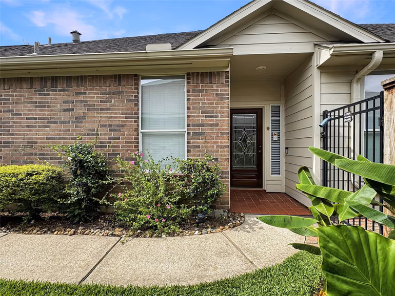 Photo 2 of 2312 Messina Drive, Pearland, TX
