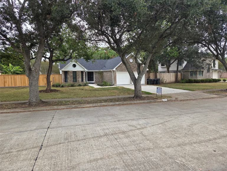 Photo 2 of 2915 Great Lakes Avenue, Sugar Land, TX