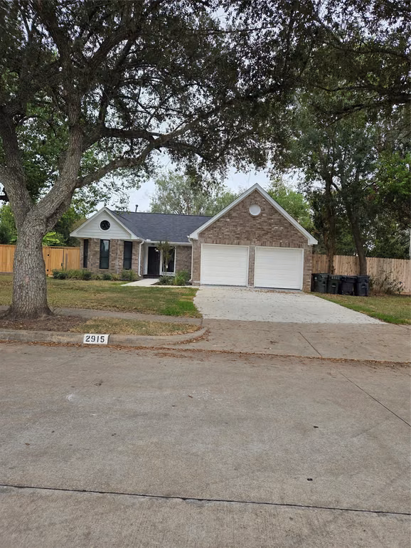 Photo 3 of 2915 Great Lakes Avenue, Sugar Land, TX