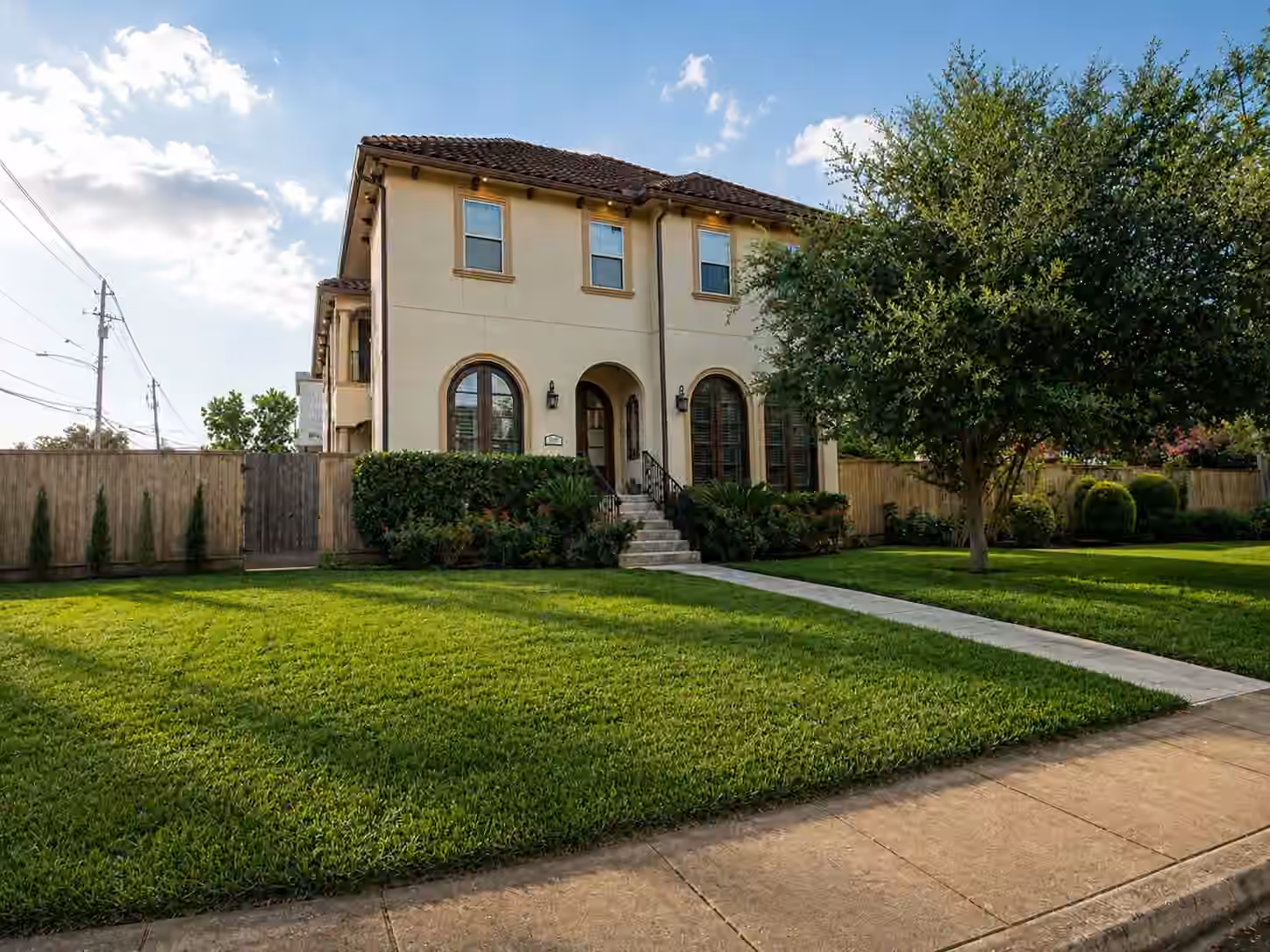 Photo 2 of 4003 Dumbarton Street, Houston, TX