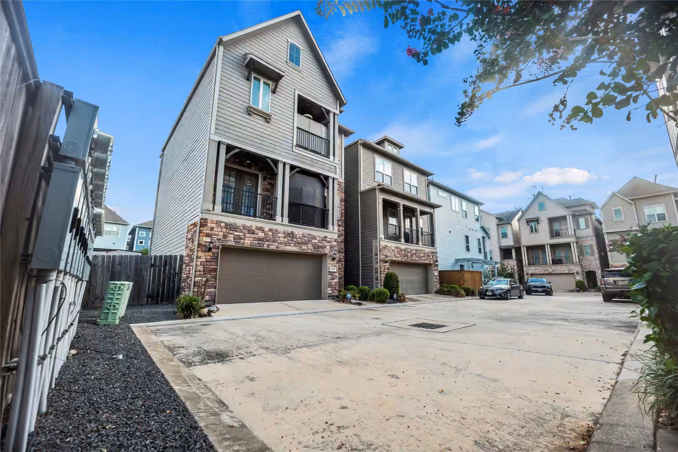 Photo 2 of 11006 Joedell Lane, Houston, TX 77043