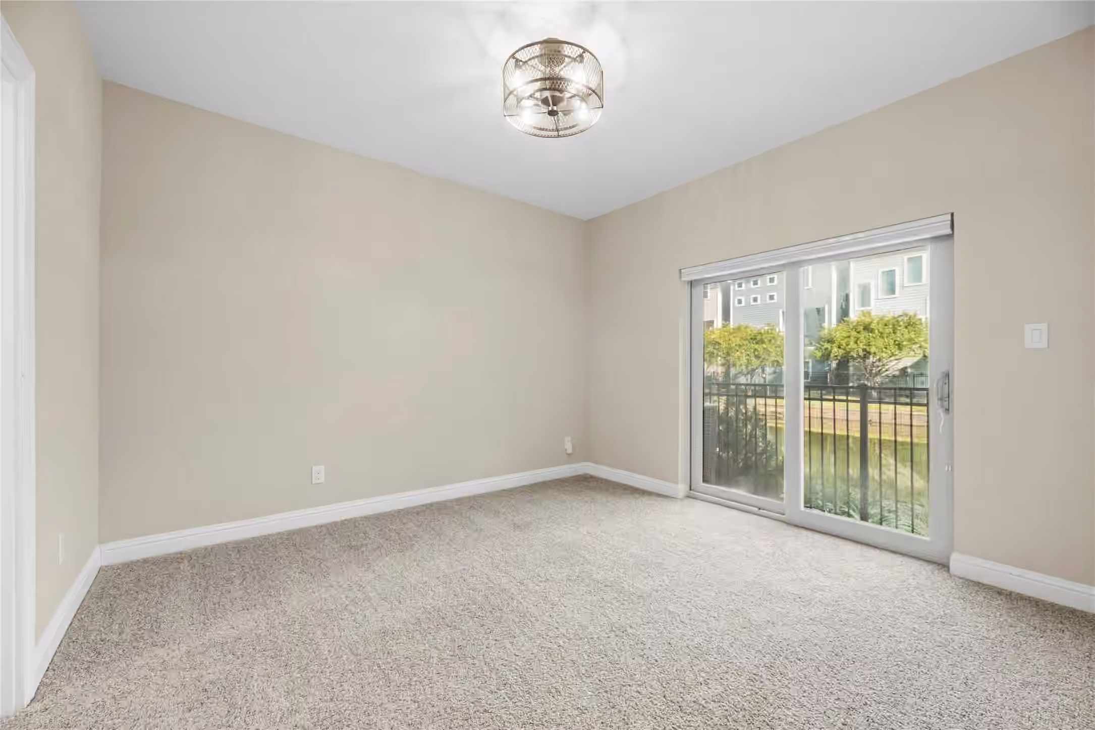 Photo 7 of 11006 Joedell Lane, Houston, TX 77043