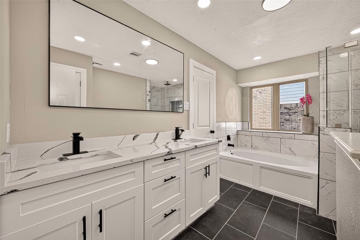 En-Suite Bathroom