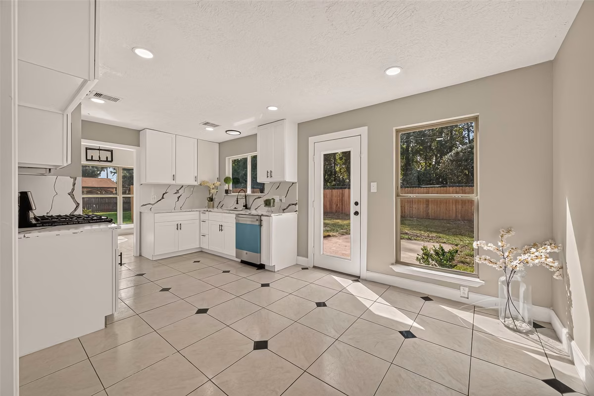 Photo 9 of 12518 Versailles Drive, Houston, TX 77015