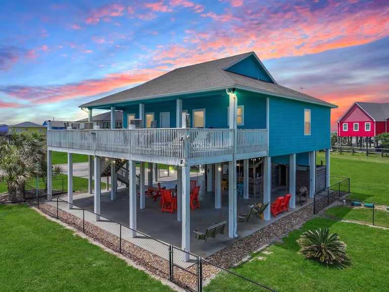 Photo of 962 Surfside Drive, Crystal Beach, TX 77650