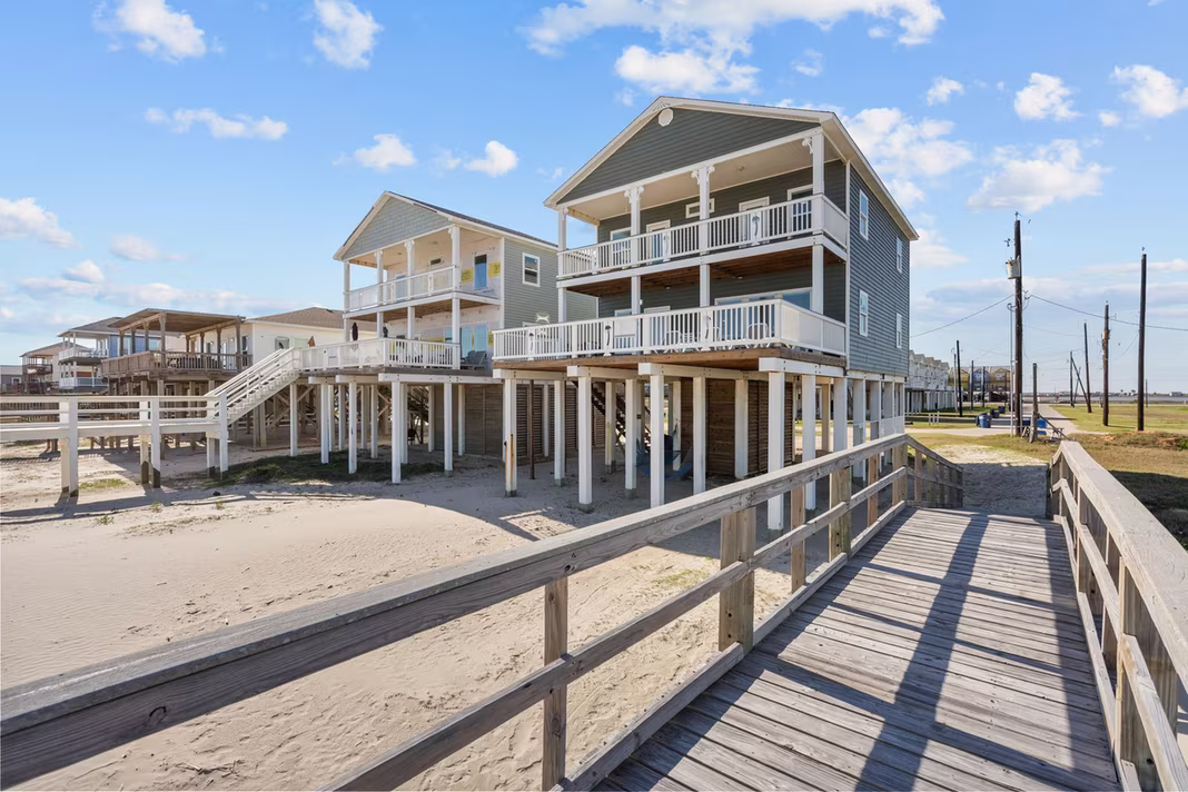 Photo 2 of 103 W Palm Street, Surfside Beach, TX