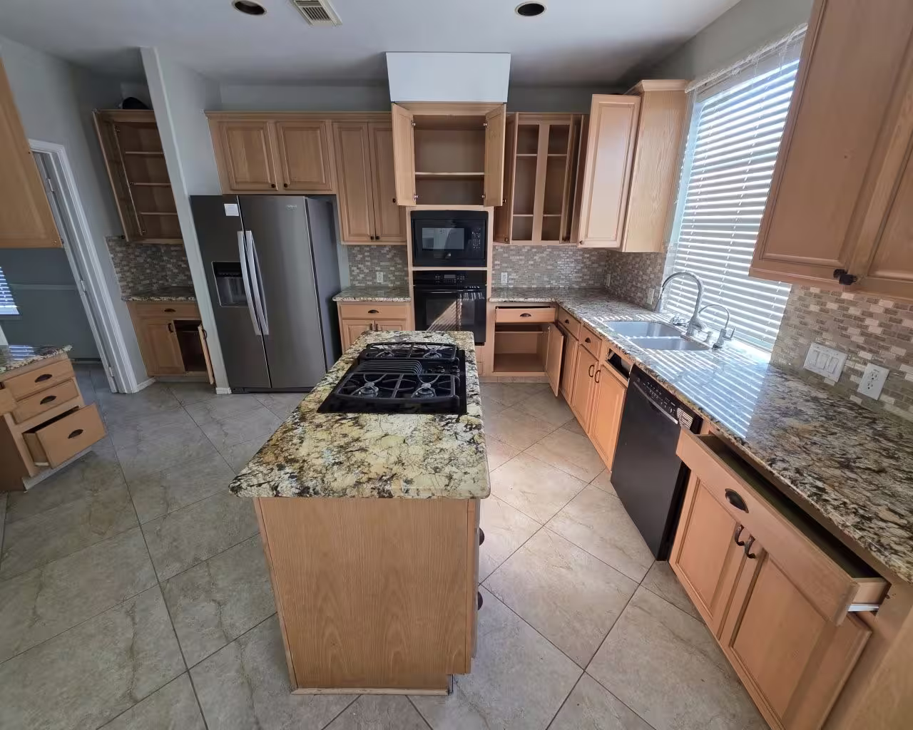 Photo 2 of 2706 Sterling Fields Drive, Pearland, TX