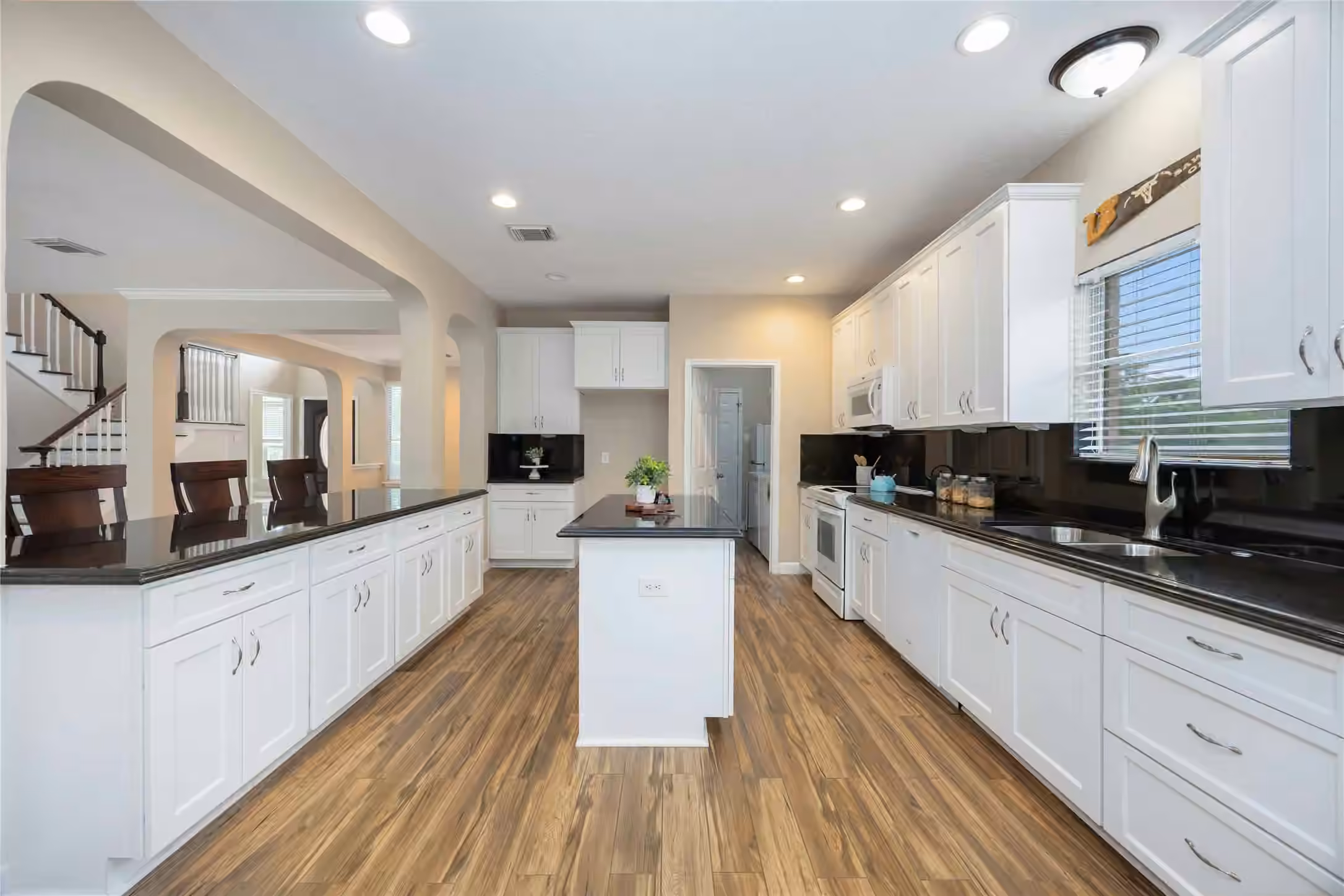 Photo 5 of 5498 Appleblossom Lane, Friendswood, TX