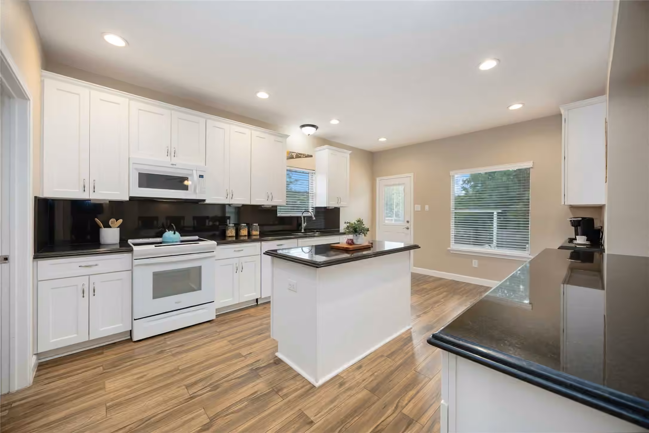 Photo 6 of 5498 Appleblossom Lane, Friendswood, TX