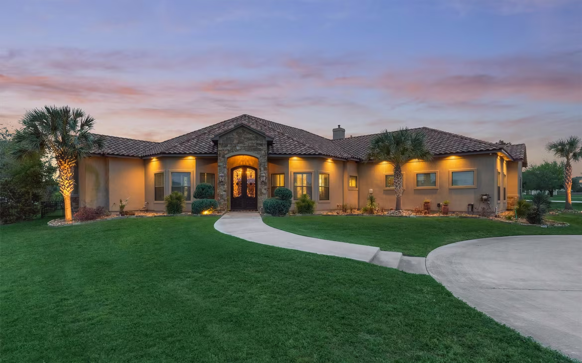 Photo 4 of 8794 Grand Lake Estates Drive, Montgomery, TX