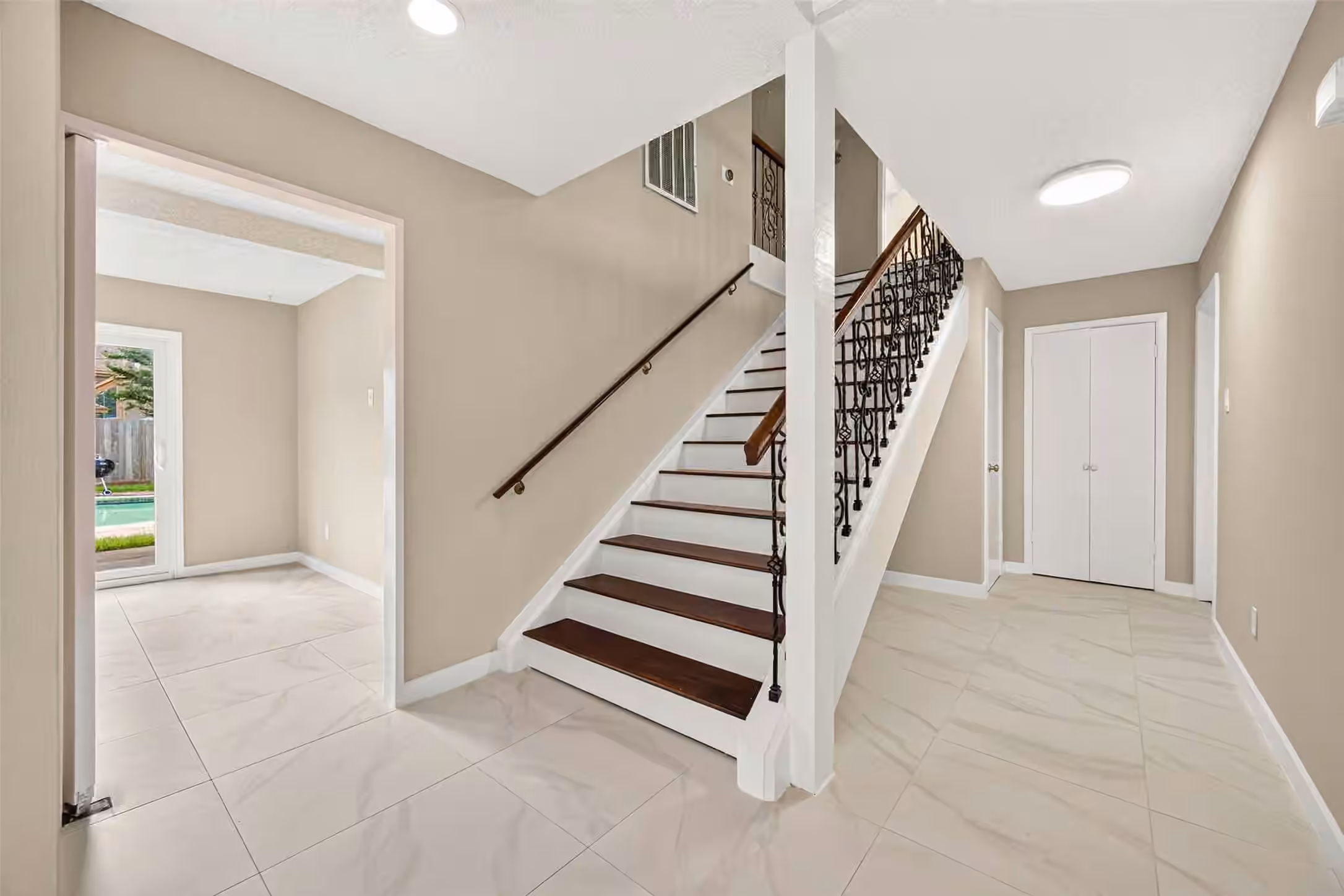 Photo 4 of 8326 Tiger Lane, Houston, TX