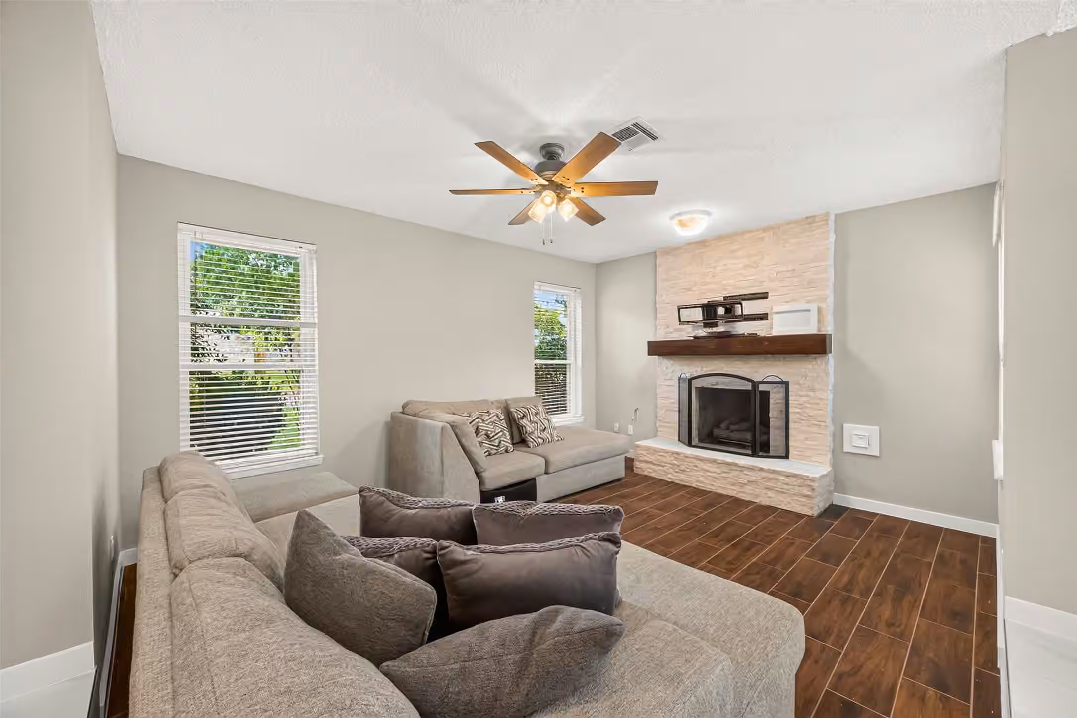 Photo 5 of 8326 Tiger Lane, Houston, TX