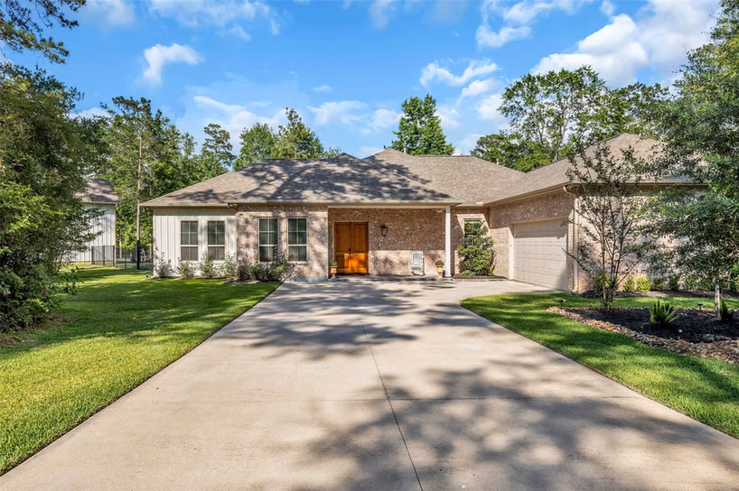 Photo of 12134 S Tara Plantation Drive, Tomball, TX 77375
