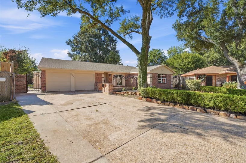 Photo of 8902 Winding River Drive, Houston, TX 77088