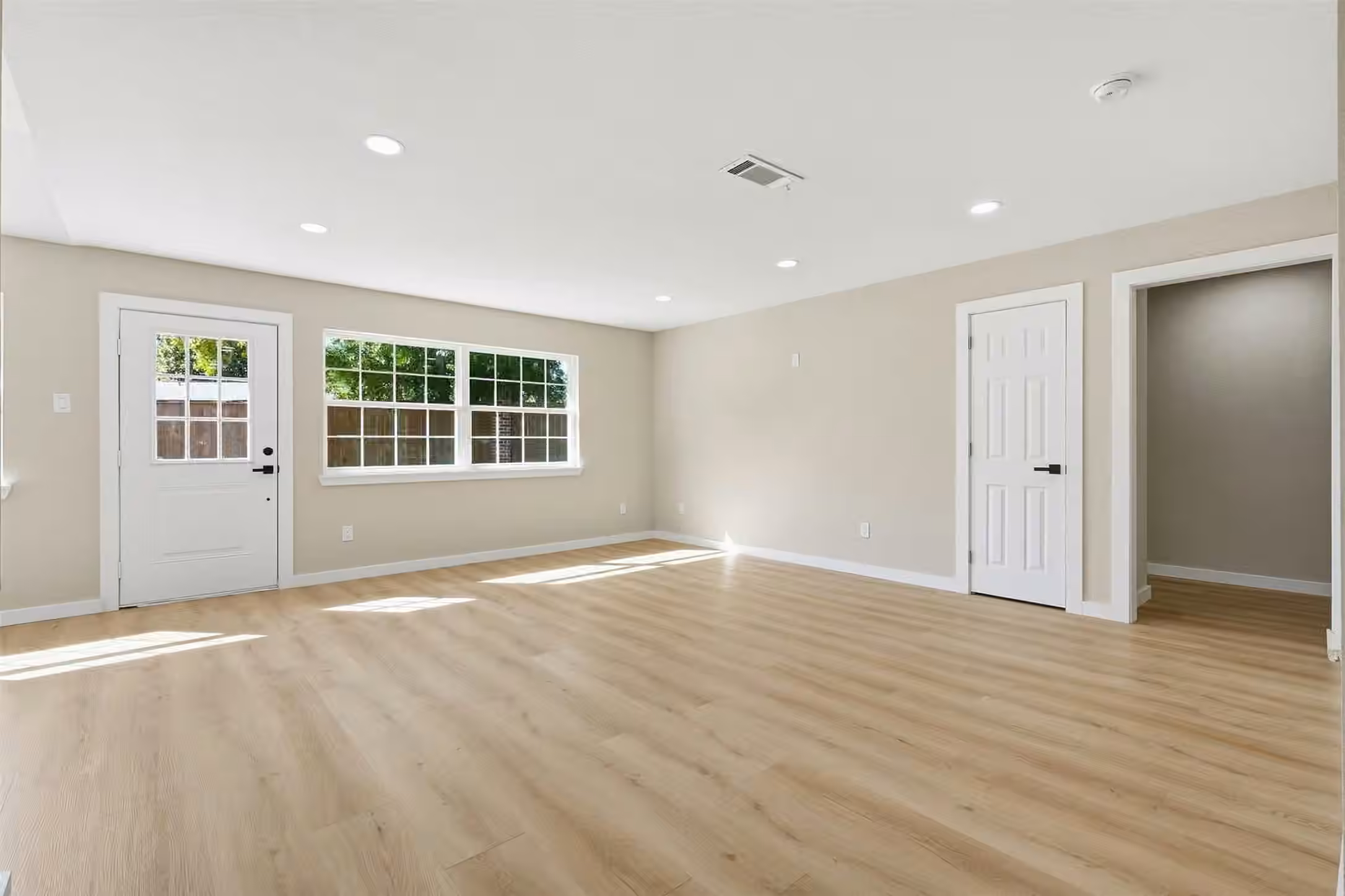Photo 7 of 8902 Winding River Drive, Houston, TX