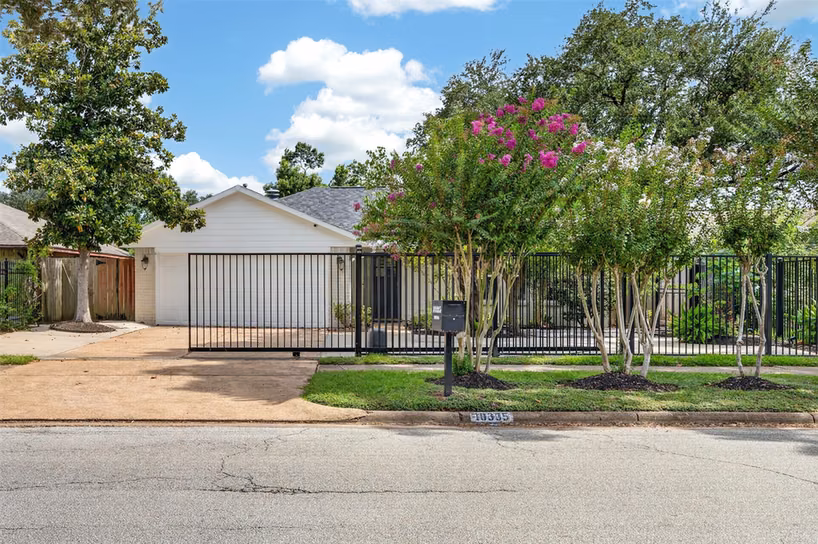 Photo 3 of 10335 Emnora Lane, Houston, TX