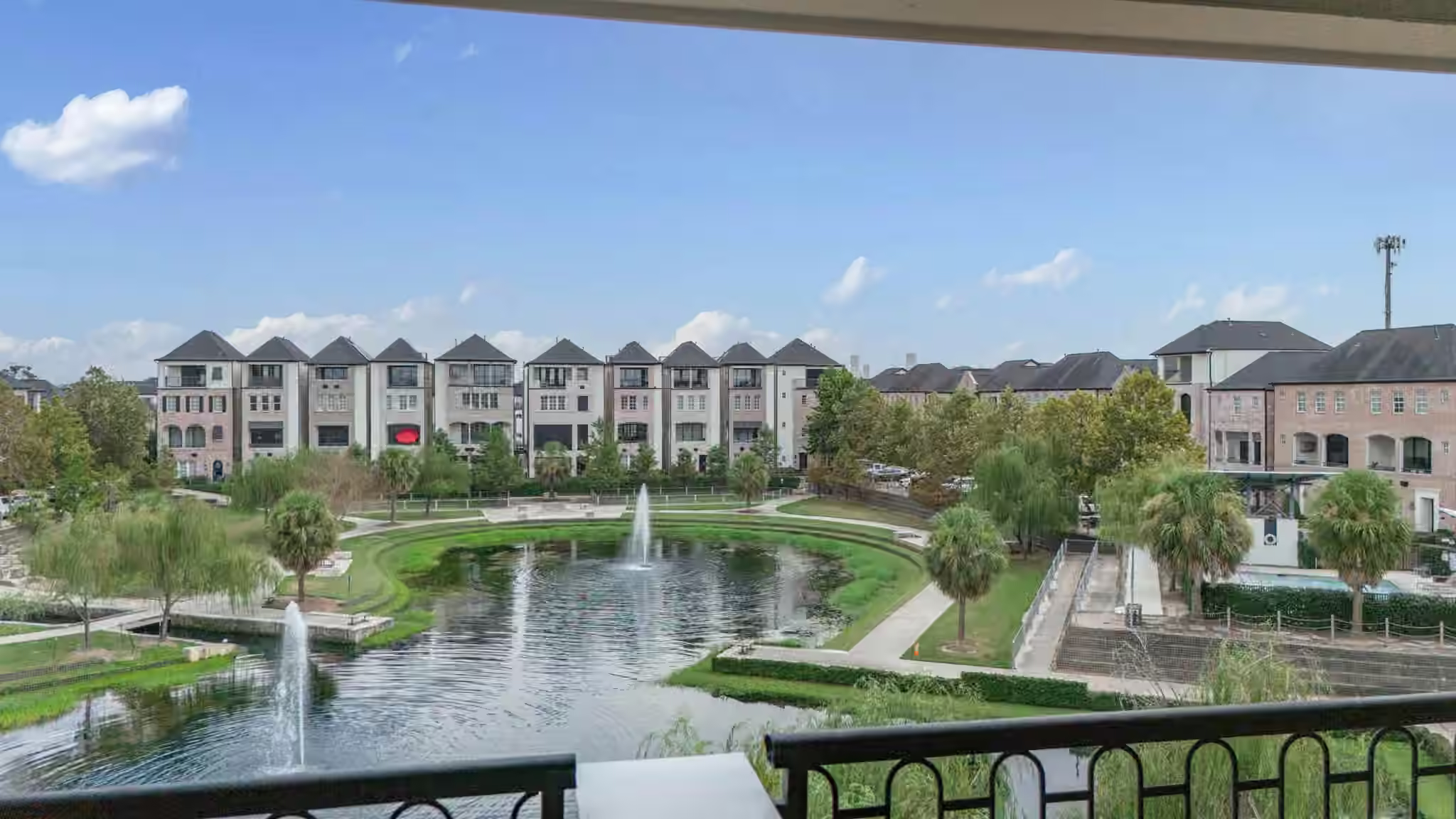 Photo 4 of 2713 Kinsley Oaks Drive, Houston, TX