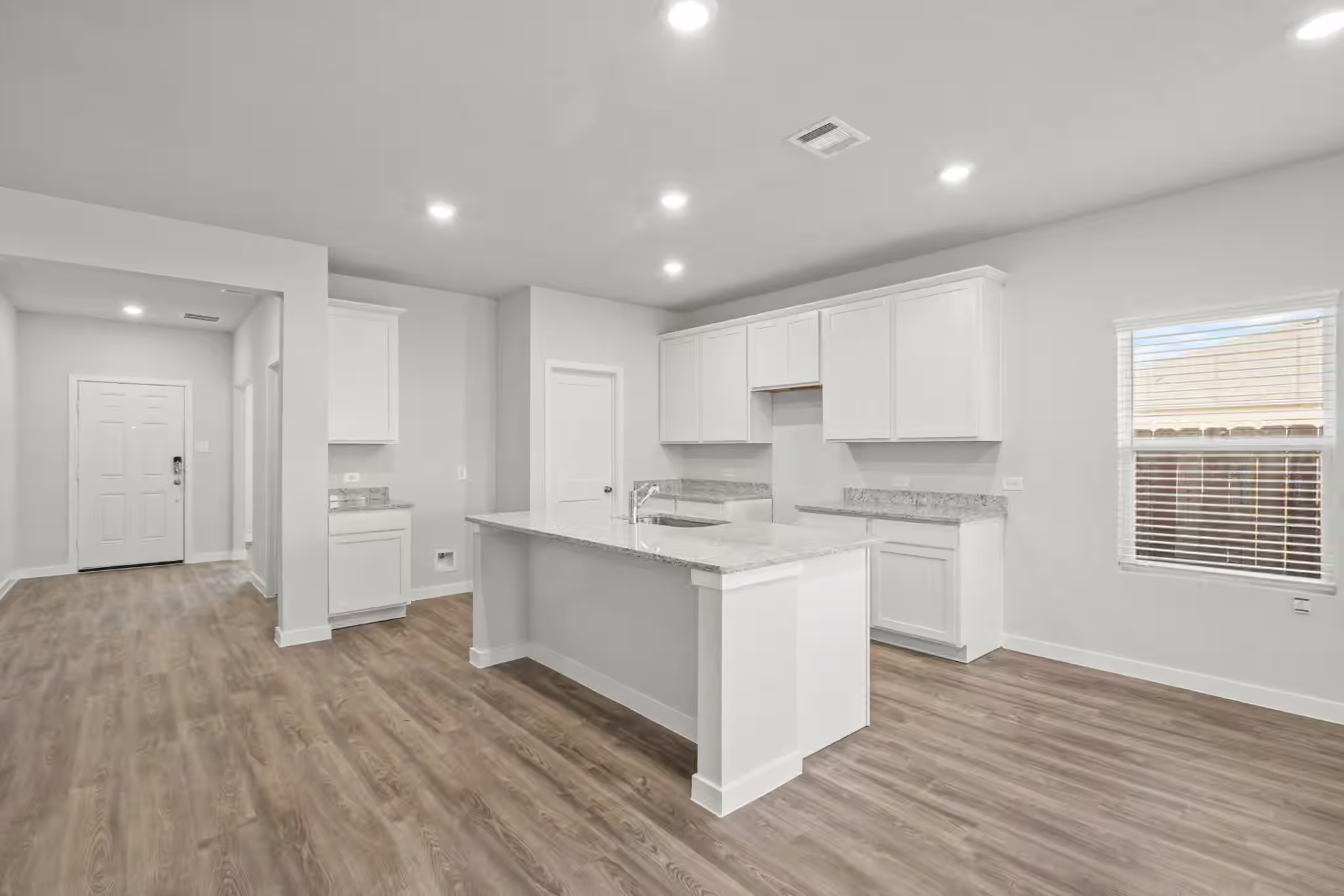 Photo 4 of 618 Cherry Tree Drive, La Marque, TX