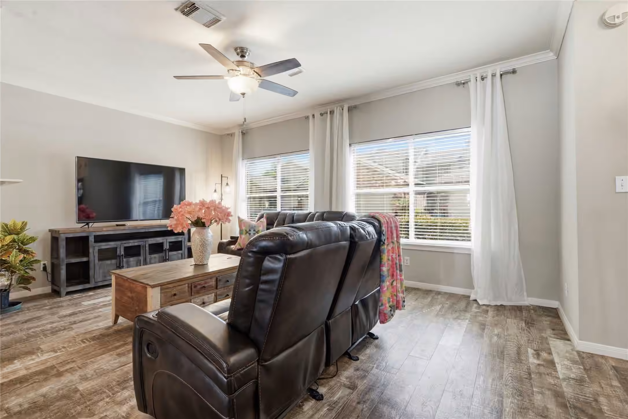 Photo 4 of 2039 Glencove Drive, Seabrook, TX