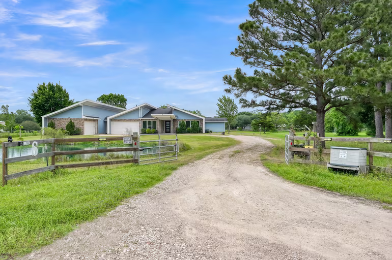 Photo 3 of 6309 N Mallard Drive, Fulshear, TX