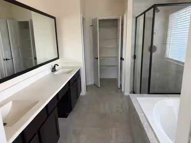 Photo 5 of 214 San Bernard Drive, Baytown, TX