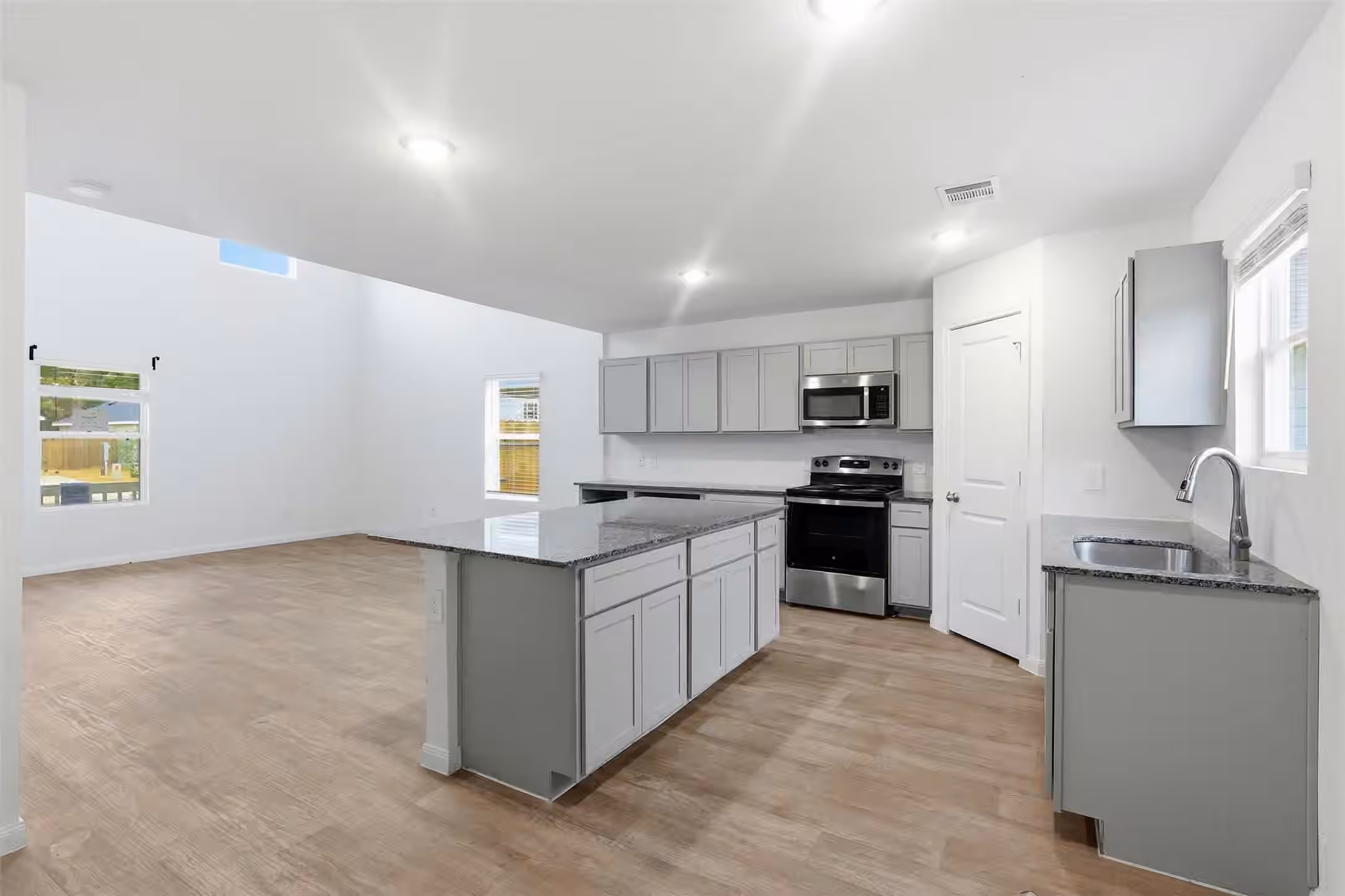 Photo 6 of 16380 Jasmine Marie Place, Conroe, TX