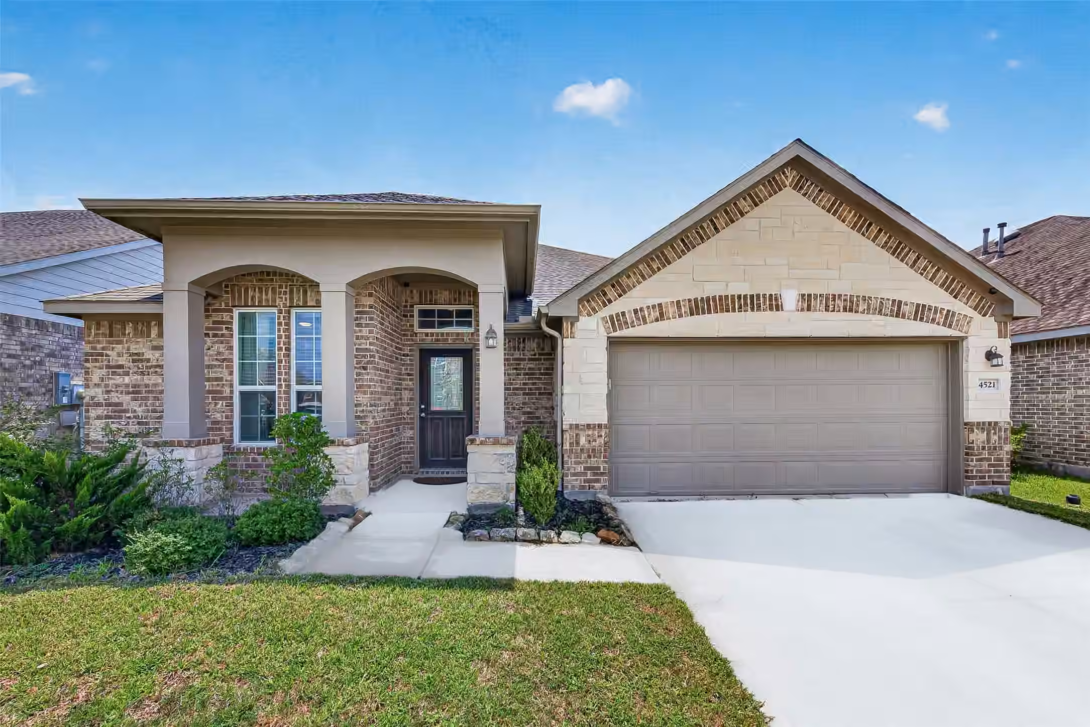 Photo 2 of 4521 Orono Summit Trail, Rosharon, TX