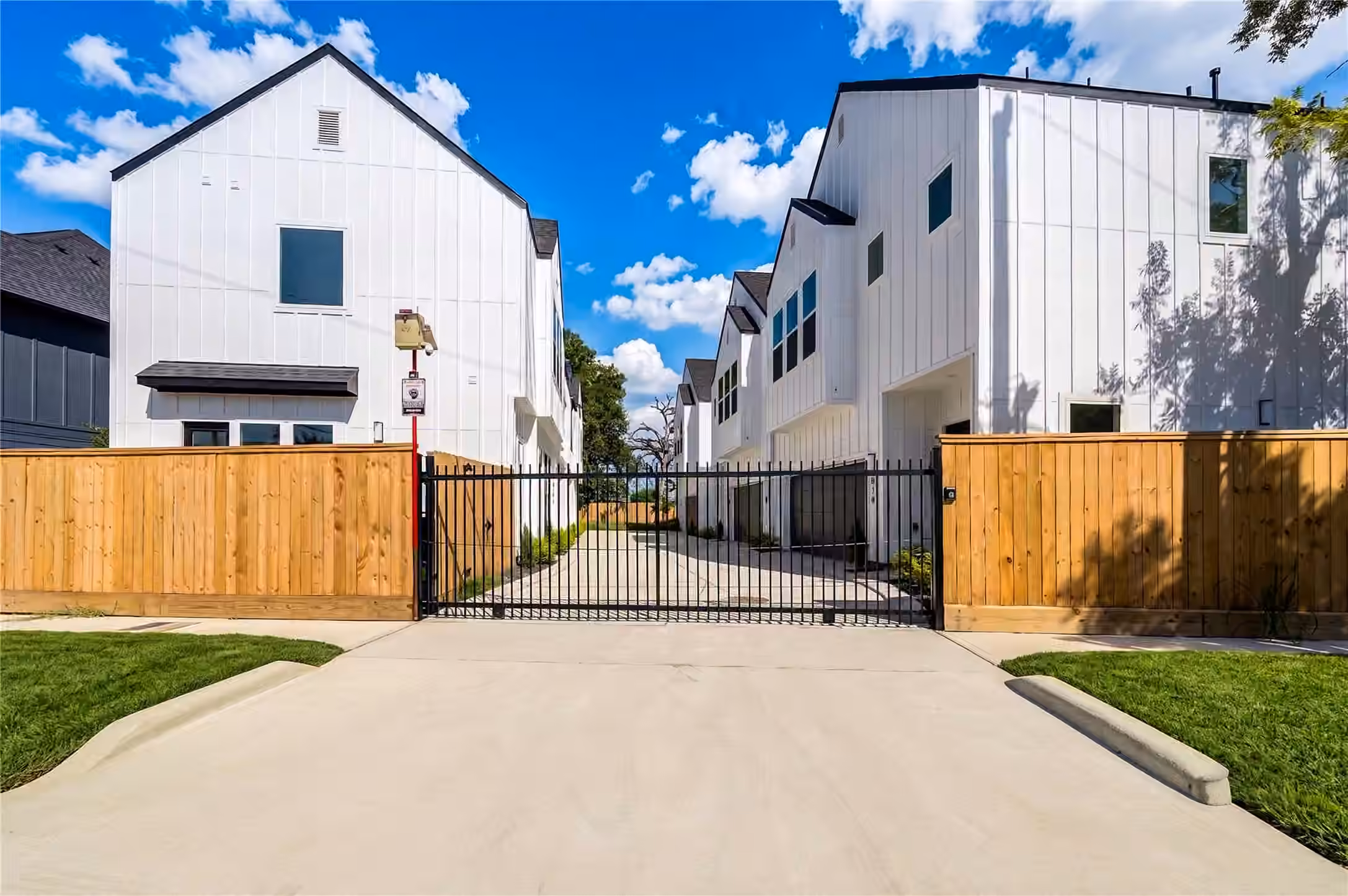 Photo of 511 ALTIC ST, Houston, TX