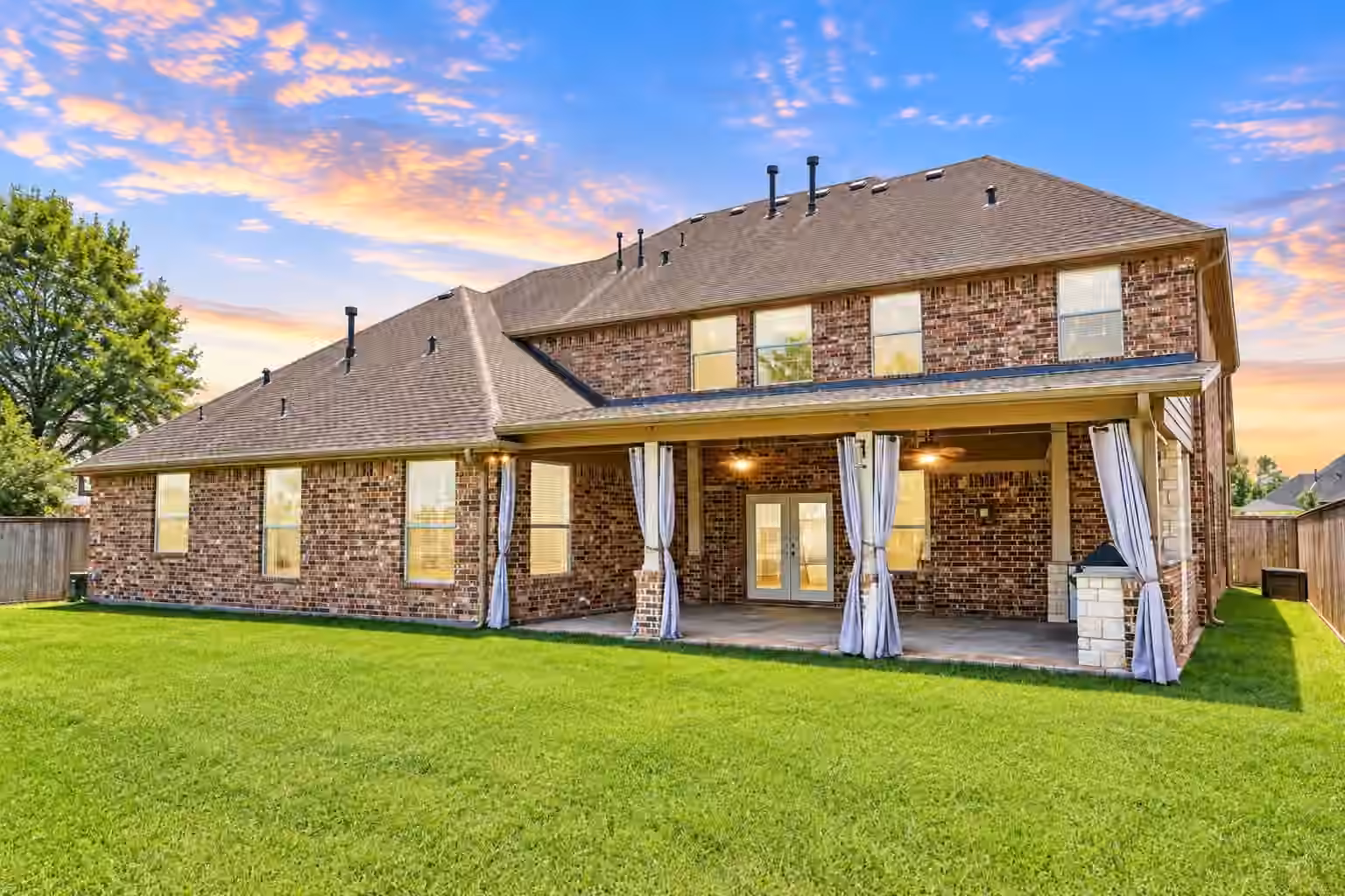 Photo 2 of 405 Old Orchard Drive, Dickinson, TX