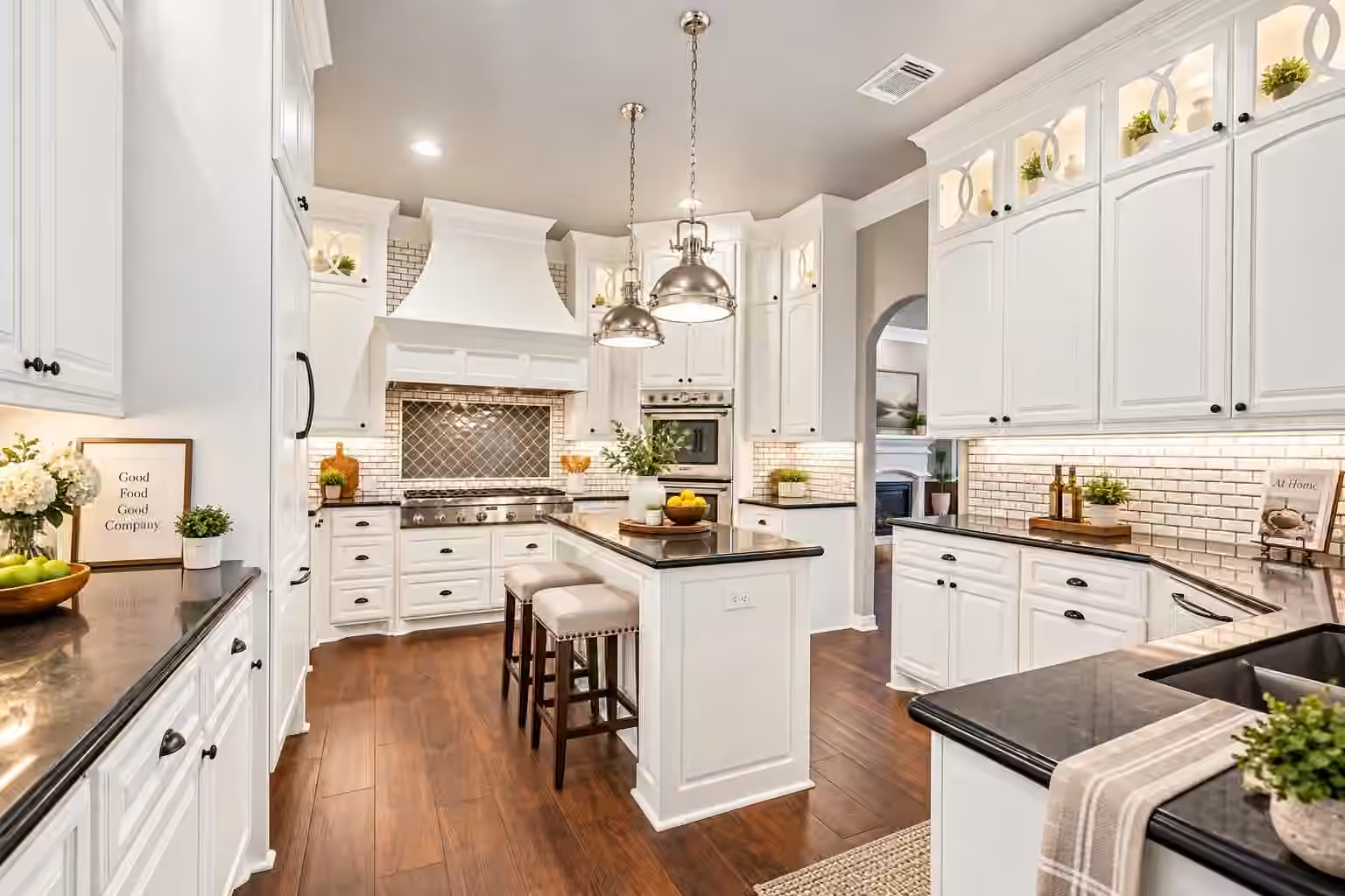 Photo 5 of 405 Old Orchard Drive, Dickinson, TX
