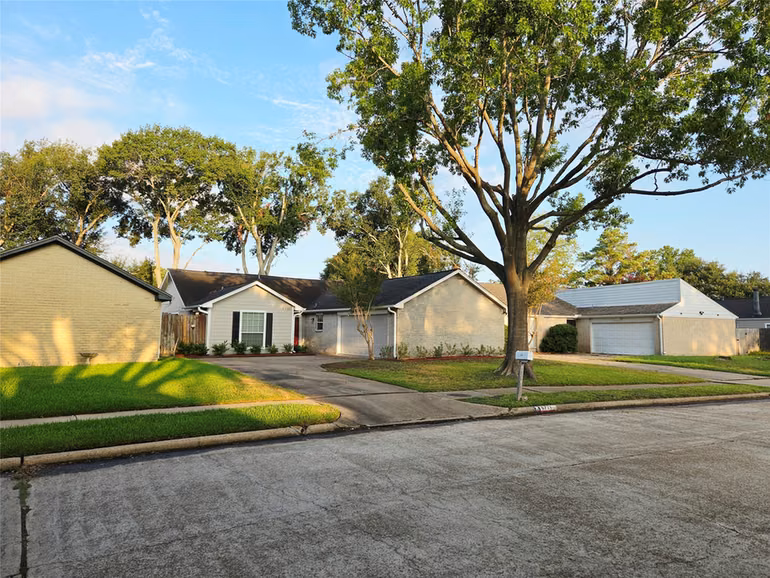Photo 3 of 6711 Stonewater, Houston, TX