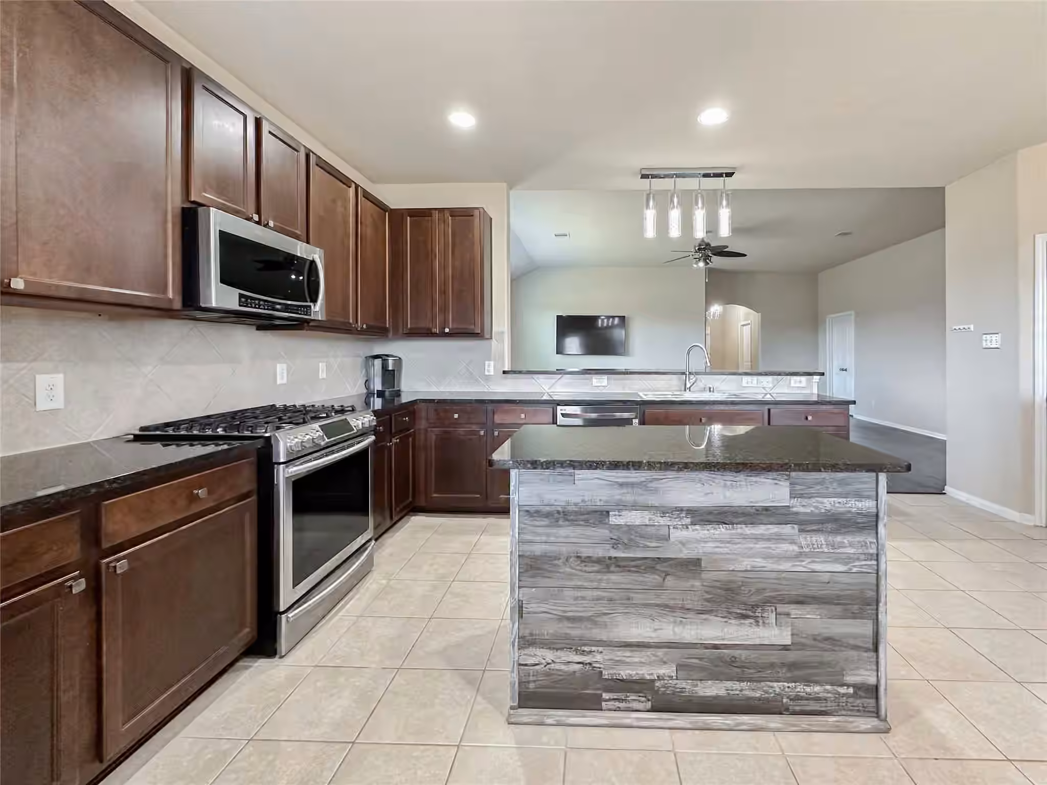 Photo 6 of 332 Country Crossing Circle, Magnolia, TX