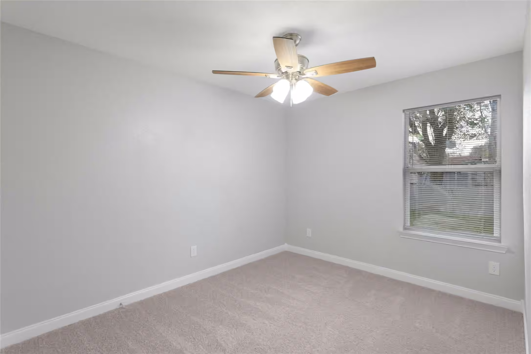 Photo 4 of 9827 Shive Drive, Houston, TX