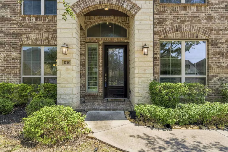 Photo 2 of 1718 Tonkawa Trail, Katy, TX