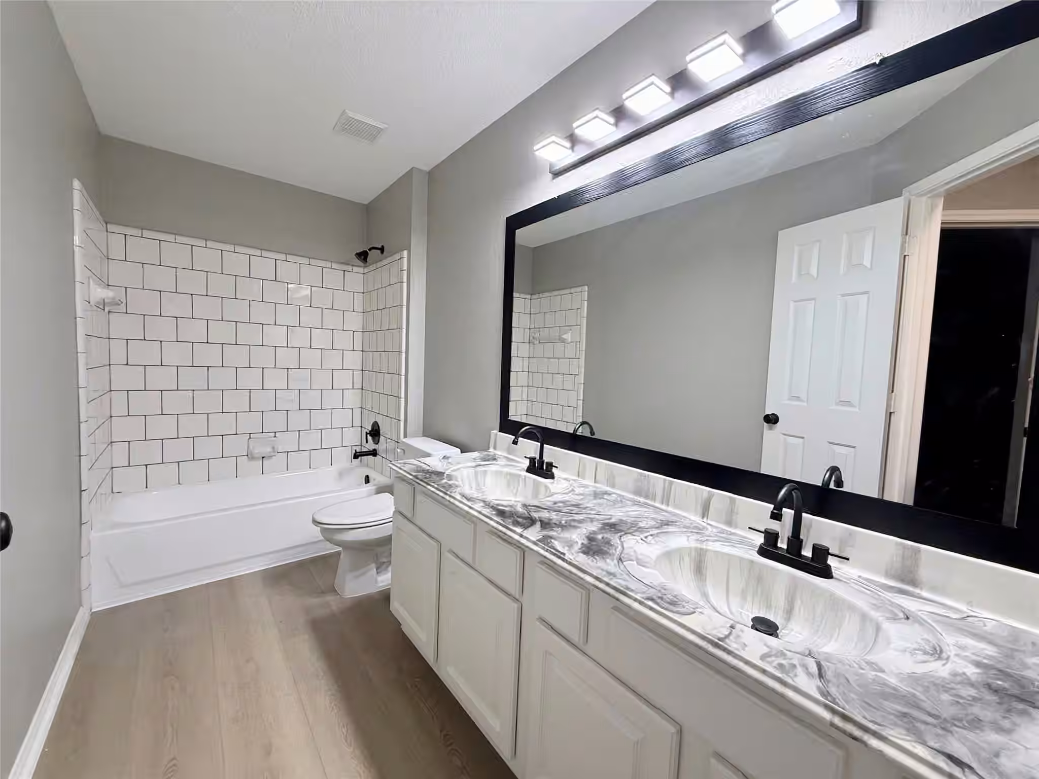 Photo 6 of 2915 Veva Drive, Pearland, TX