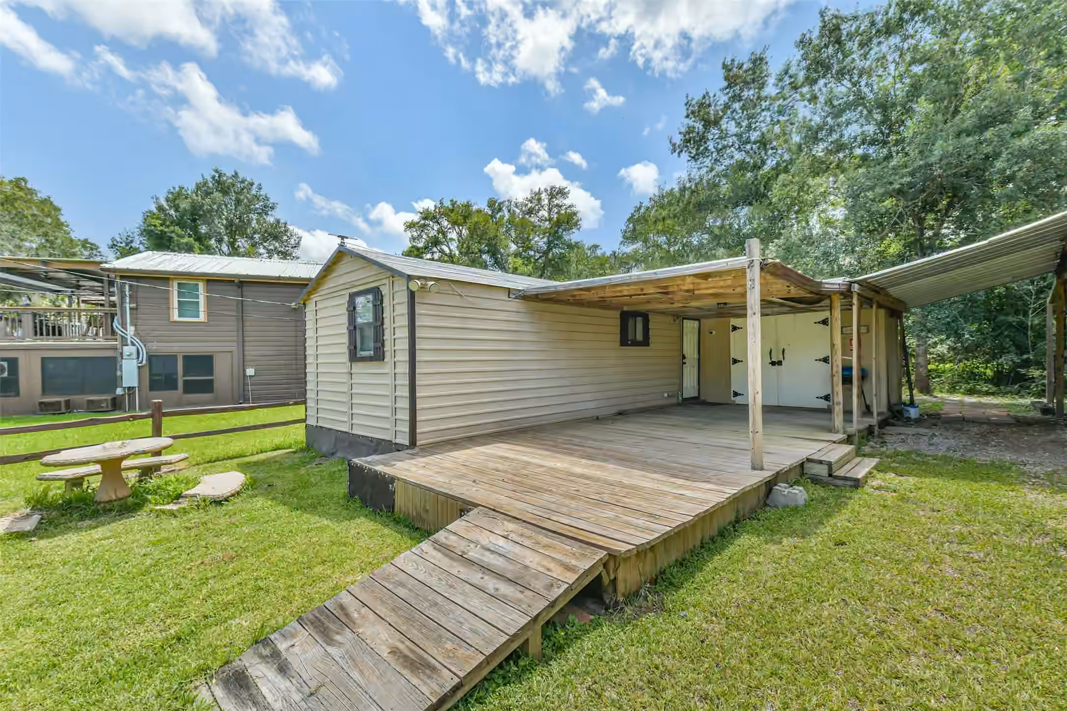Photo 3 of 218 Shady Oaks, Alvin, TX