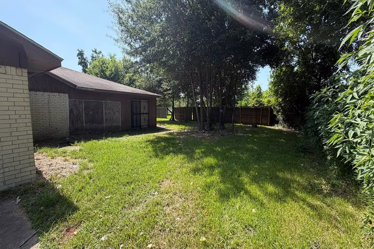 Photo 2 of 550 E Melville Drive, Crosby, TX