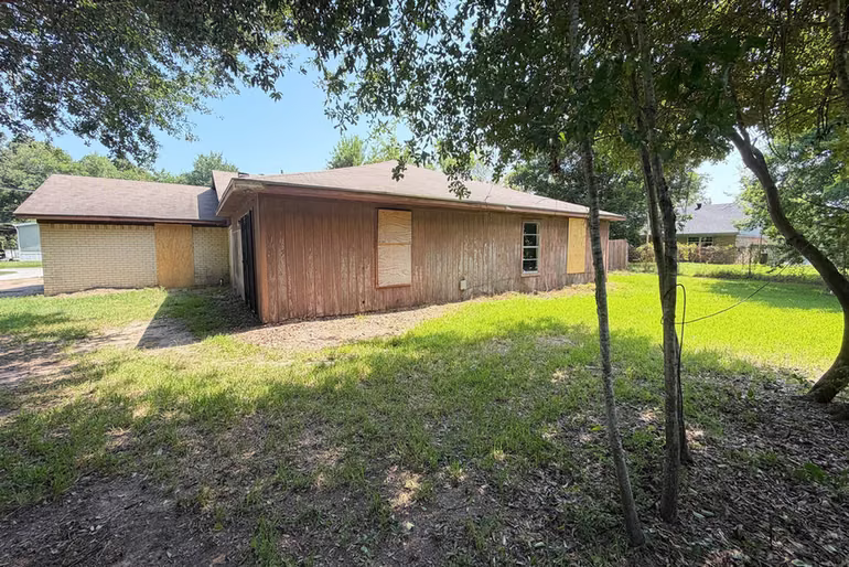 Photo 4 of 550 E Melville Drive, Crosby, TX